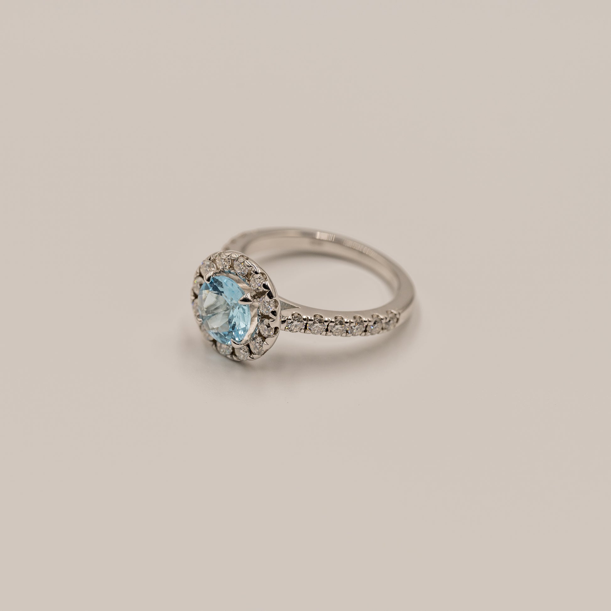 Blue | Topaas & Moissanite Diamant - Madamas - Antwerp